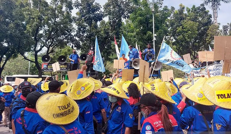 Tuntut Kenaikan UMP 10 Persen Buruh Dan Mahasiswa Kembali Gelar Aksi