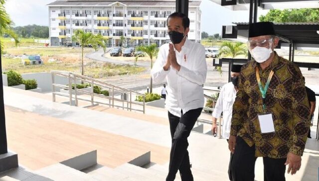Presiden Joko Widodo (Jokowi) meresmikan rumah susun (rusun) di lingkungan Kampus Terpadu Madrasah Mu'allimin Muhammadiyah Yogyakarta