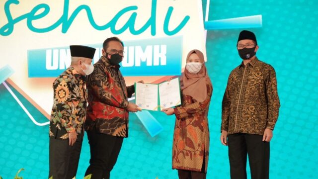 Menteri Agama Yaqut Cholil Qoumas meluncurkan Program Sertifikasi Halal Gratis atau Sehati bagi pelaku Usaha Mikro dan Kecil (UMK) di Aula KHM Rasjidi Gedung Kemenag RI di Jl Thamrin, Jakarta.