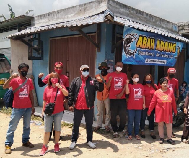 Untuk meringankan beban masyarakat dimasa pademi Covid-19, Partai Solidaritas Indonesia (PSI) kembali mengadakan kegiatan sosial. Sebagai bentuk kepedulian kepada warga kurang mampu, PSI membagi-membagikan ratusan Ricebox di 5 Kecamatan, se-Kabupaten Bandung Barat.