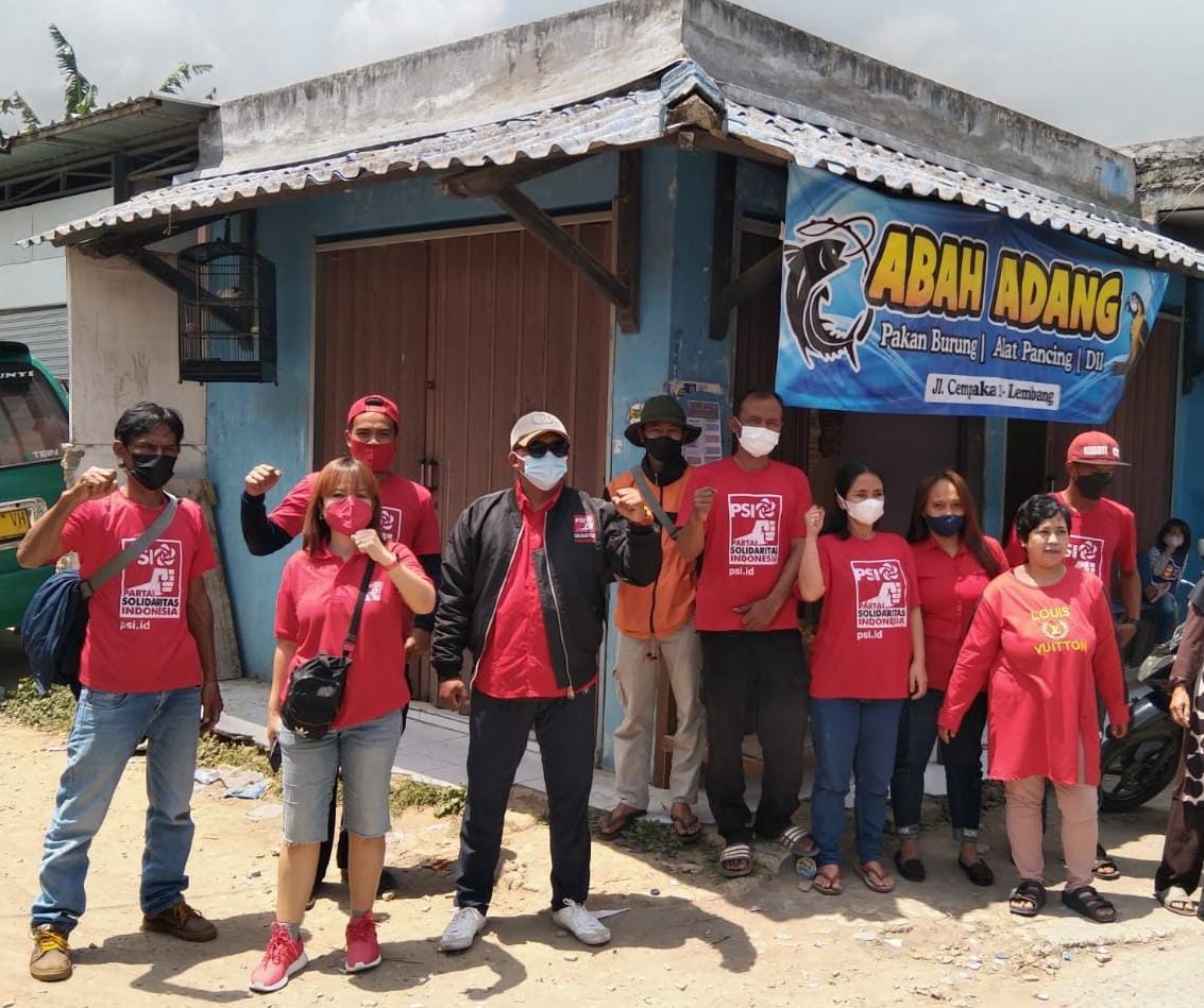 Untuk meringankan beban masyarakat dimasa pademi Covid-19, Partai Solidaritas Indonesia (PSI) kembali mengadakan kegiatan sosial. Sebagai bentuk kepedulian kepada warga kurang mampu, PSI membagi-membagikan ratusan Ricebox di 5 Kecamatan, se-Kabupaten Bandung Barat.