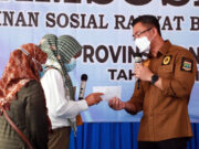 Pemprov Banten Bagikan Rp50 M Bantuan Jamsosratu