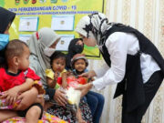 Saba Desa Antisipasi Stunting, Ambu Anne Bagikan Beras Nutrizinc