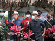 Peringati HPSN 2022, Kang Jimat Tanam Pohon Hanjuang dan Ajak Warga untuk Menjaga Lingkungan
