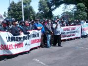 Tagih Janji Bupati, Forum RT RW Demo Pemkab Subang