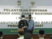 Pelaksanan Tugas Bupati Bandung Barat Melantik Pimpinan BAZNAS KBB Periode 2022-2027