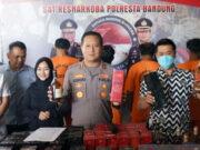 Polresta Bandung Ungkap Penjualan Miras Impor Oplosan Melalui Medsos