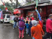 Peduli Masyarakat Ekonomi Lemah, PSI Jabar Gelar Bazar Sembako Murah