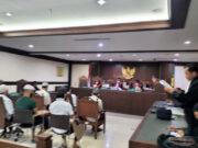 Pengeroyok Ade Armando Mohon ke Hakim Peringan Hukuman Demi Biayai Sekolah Anak