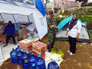 Distribusi Air Minum Hasil Alat Penjernih Air Filnus dan Sembako ke Masyarakat Korban Bencana Gempa Bersama PT. United Tractor