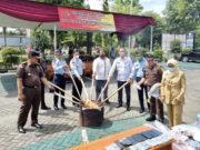Kejari Pekalongan Musnahkan Barang Bukti Perkara Tindak Pidana Umum