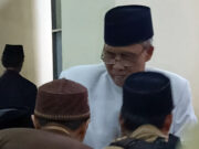 Bersembunyi di Tempat yang Terang