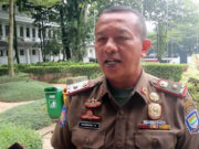 Satpol PP Kota Bandung Ungkap Reklame Tak Berizin di Dago