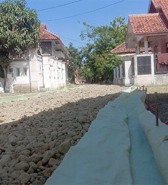 Cor Beton Jalan Desa Panyindangan Kulon Dikerjakan Asal Jadi