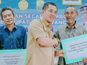 Hadapi Kemarau, Puluhan Petani Karawang Peroleh Bantuan Pompa Air untuk Sawah