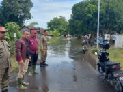 Aparatur Kecamatan Bangodua Gerak Cepat Atasi Banjir Akibat Hujan Deras