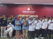 KPUD Karawang Terima Pendaftar Pasangan Acep Jamhuri dan Gina Fadila Swara