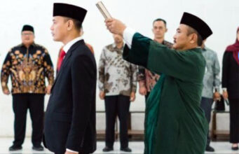 Bupati Karawang Lantik Asep Aang sebagai Sekda Karawang