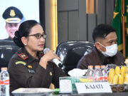 Kunker ke Kejari Karawang, Kajati Jabar Bantu Korban Banjir di Karangligar