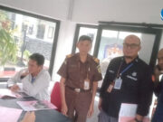 Penyidik Pidsus Kejati Jabar Menyerahkan Tersangka Tahap 2 Tipikor NPCI Jabar
