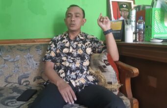 Miris! Lurah Tak Peduli, Bendera Merah Putih Lusuh dan Sobek Berkibar di Kantor Kelurahan Bantarsari