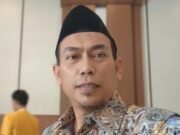 Meluruskan di Jalan Tengah
