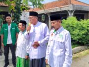 Rois Syuriah MWC NU Wanasari Lepas Kirab Bendera Merah Putih dan NU di Glonggong Dukuh