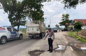 Antisipasi Lonjakan Kendaraan Nataru, Satlantas Polres Garut Cek Jalan Rusak Jelang Operasi Lilin Lodaya 2025