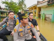 Kapolres Karawang Pimpin Pemantauan Langsung Banjir Karangligar, Pastikan Polri Hadir di Tengah Masyarakat