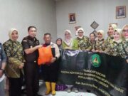 Kejati Jabar Salurkan Bantuan bagi Korban Banjir Bandang dan Longsor di Cisarua KBB