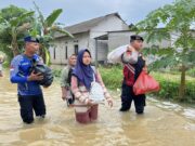 Kapolres Karawang: Keselamatan Warga Prioritas Utama dalam Penanganan Banjir Karangligar