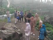 Kadis Pertanian Tinjau BUMDes Desa Alam Endah, Produksi Ayam Petelur di Atas 90 Persen