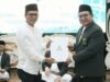 Bupati Bandung Serahkan Zakat Fitrah ke BAZNAS pada Peringatan Nuzulul Quran