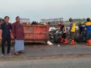 Kades Karangampel Lor Rogoh Kocek Pribadi Demi Atasi Tumpukan Sampah di Jalan Lingkar Pasar