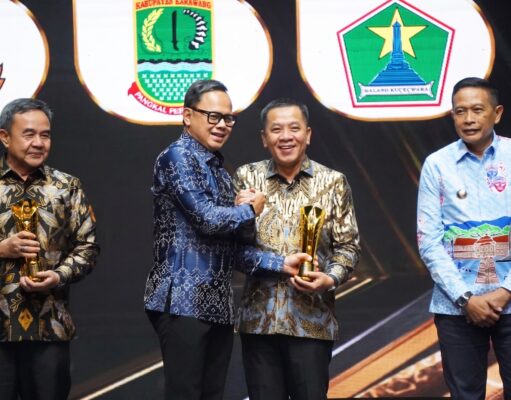 Pemkab Karawang Raih Pemimpin Daerah Award 2026, Inovasi Pelayanan Publik Jadi Andalan